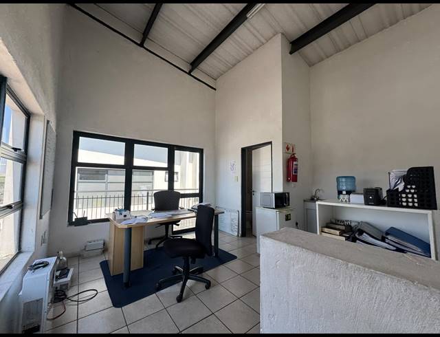 60M² WAREHOUSE TO LET IN SPARTAN